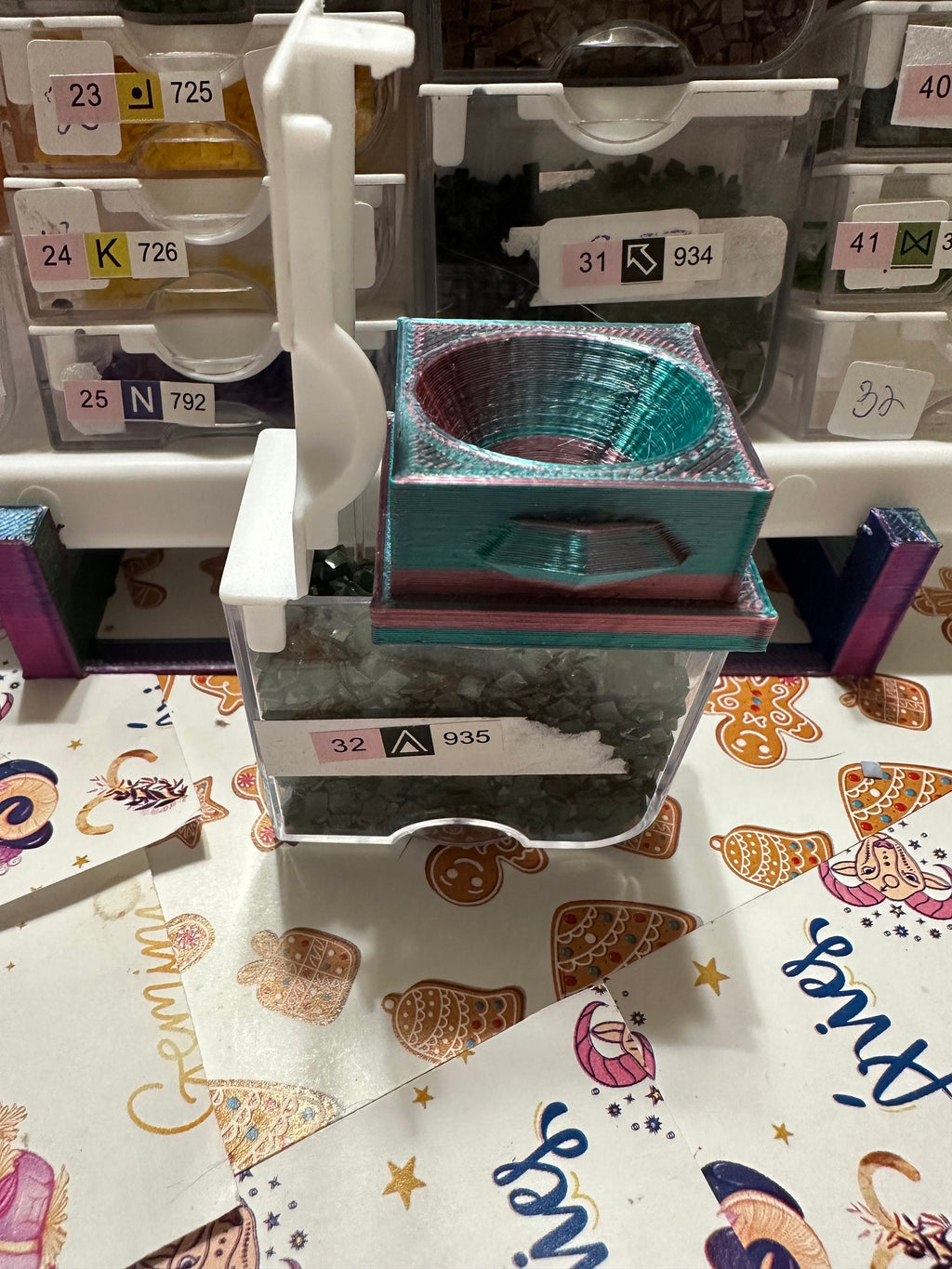 Diamond art EW set of an easel and a funnel hat created by apejay customs