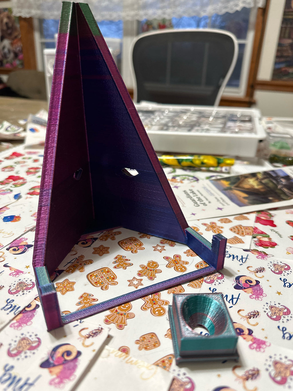 Diamond art EW set of an easel and a funnel hat created by apejay customs