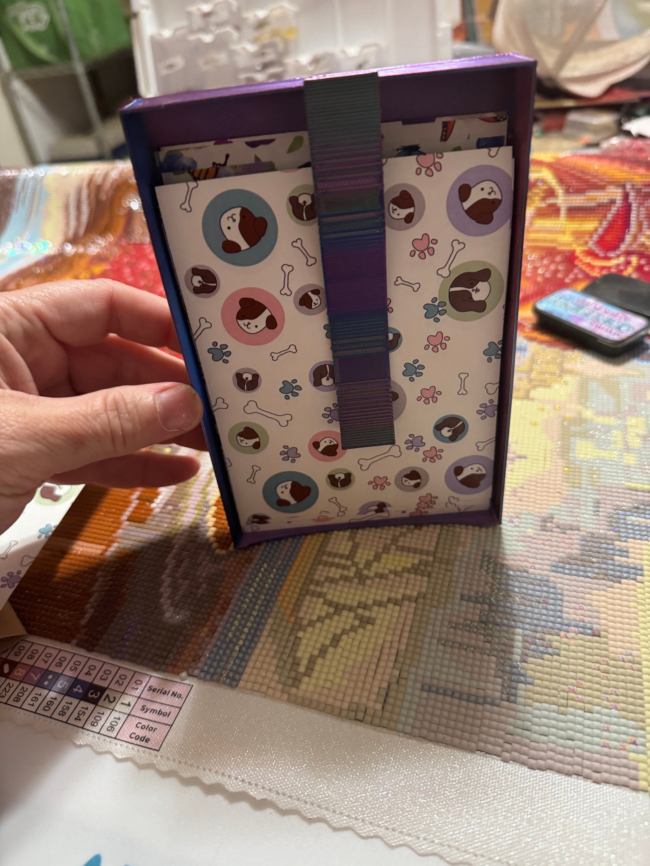 release paper holder/dispenser for diamond art designed by apejay customs