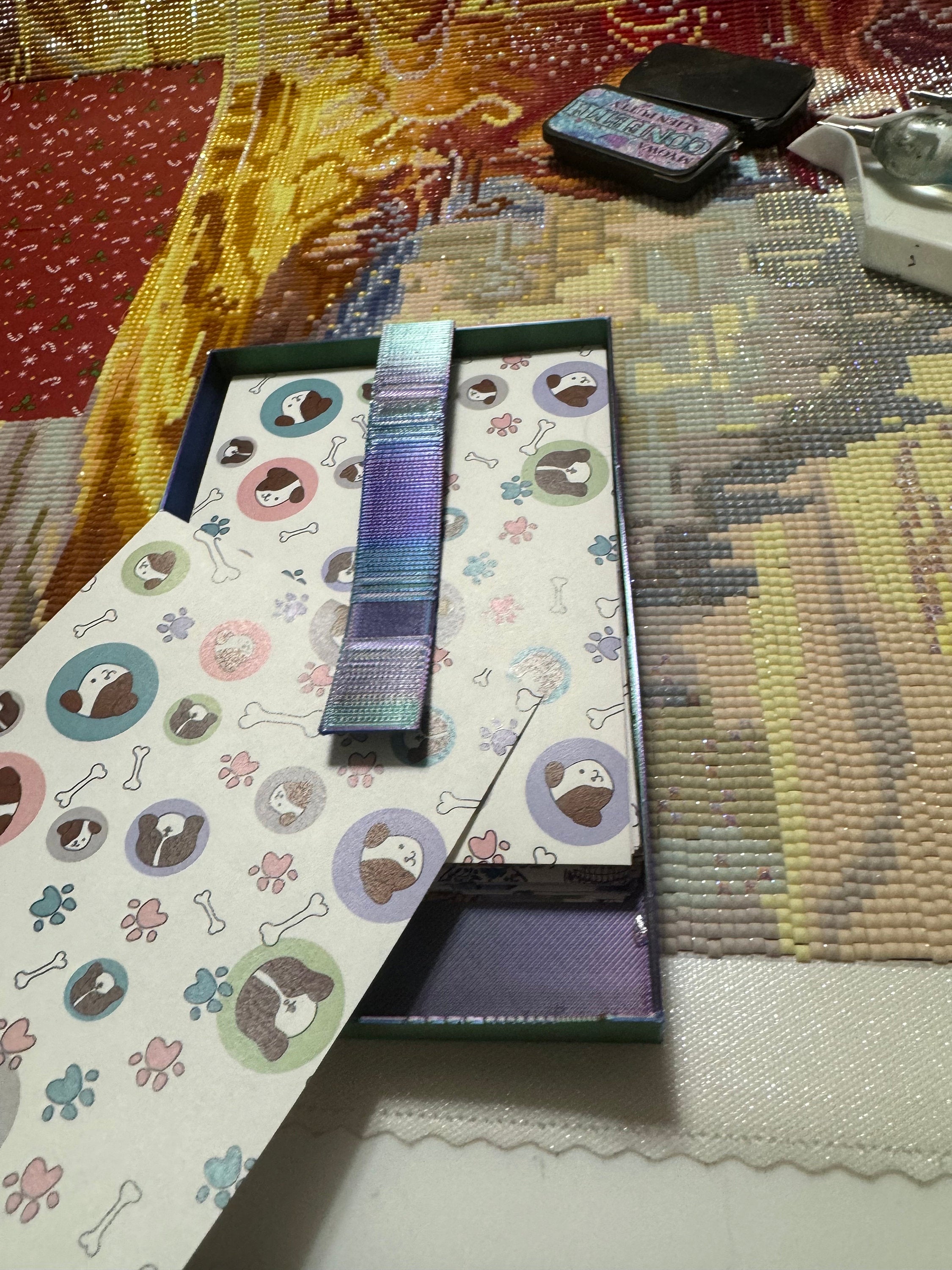 release paper holder/dispenser for diamond art designed by apejay customs